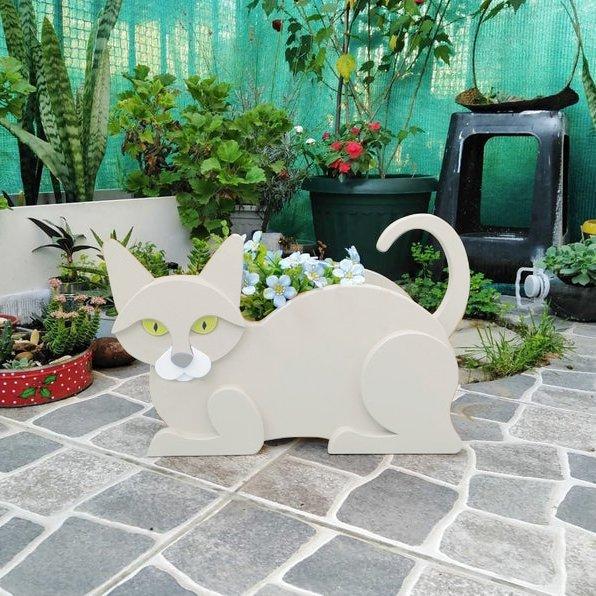 Rootly cat-shaped planter close-up detail